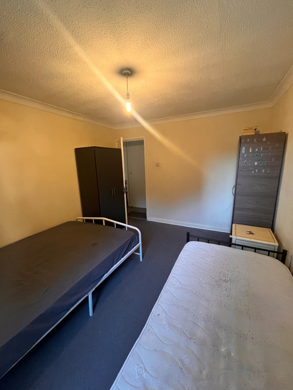 Room Lanridge Road in Greater London
