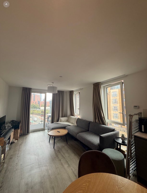 Room Rolling Street in Salford