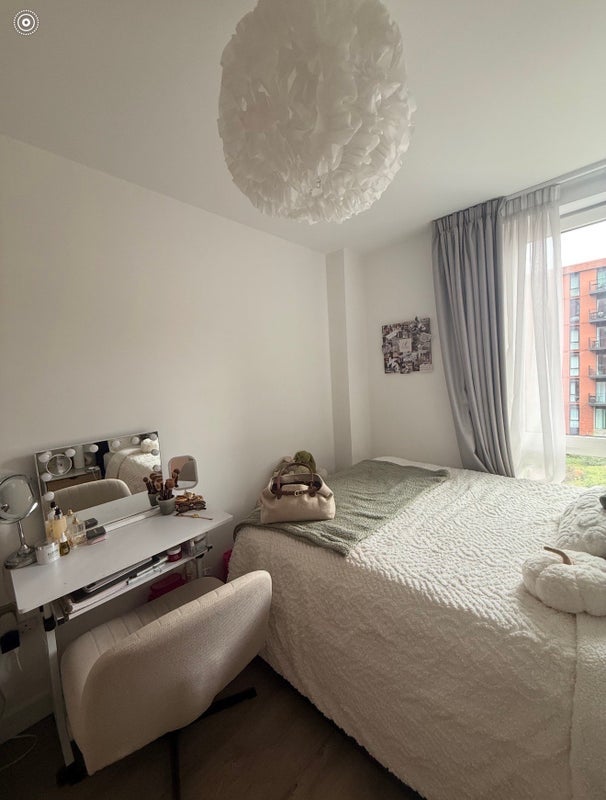 Room Rolling Street in Salford