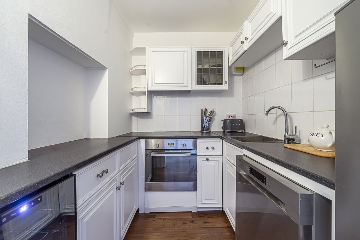 Flat Pembridge Villas in Greater London