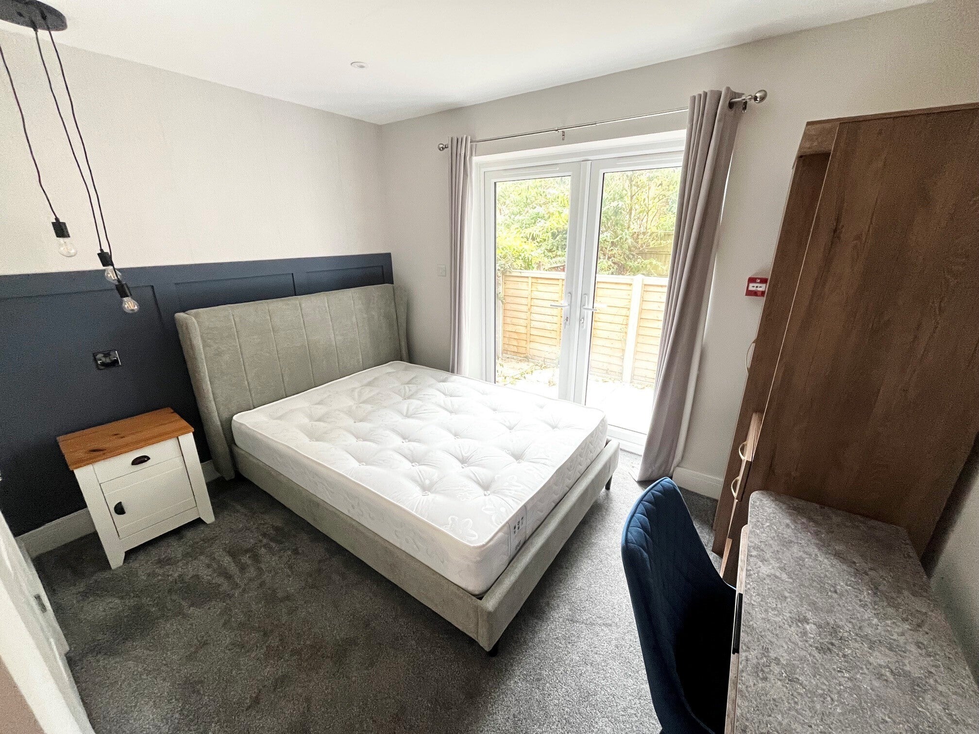 Room Ashley Road in Poole