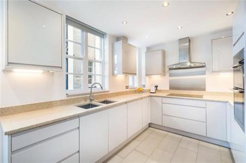 Flat Chesterfield Gardens in City of Westminster