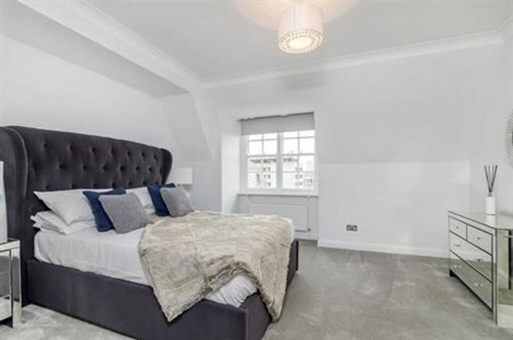 Flat Chesterfield Gardens in City of Westminster