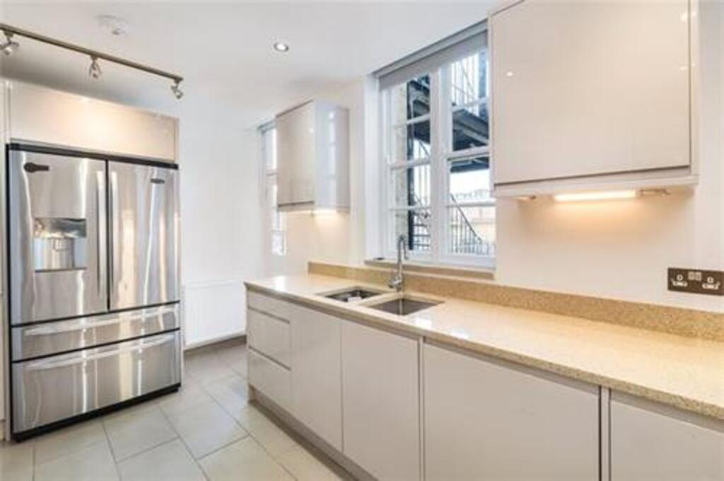 Flat Chesterfield Gardens in City of Westminster