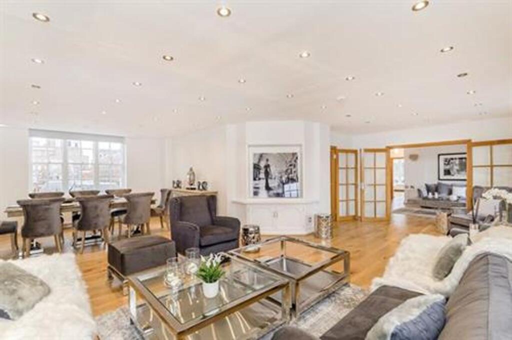Flat Chesterfield Gardens in City of Westminster