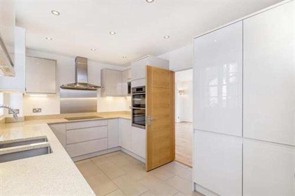 Flat Chesterfield Gardens in City of Westminster