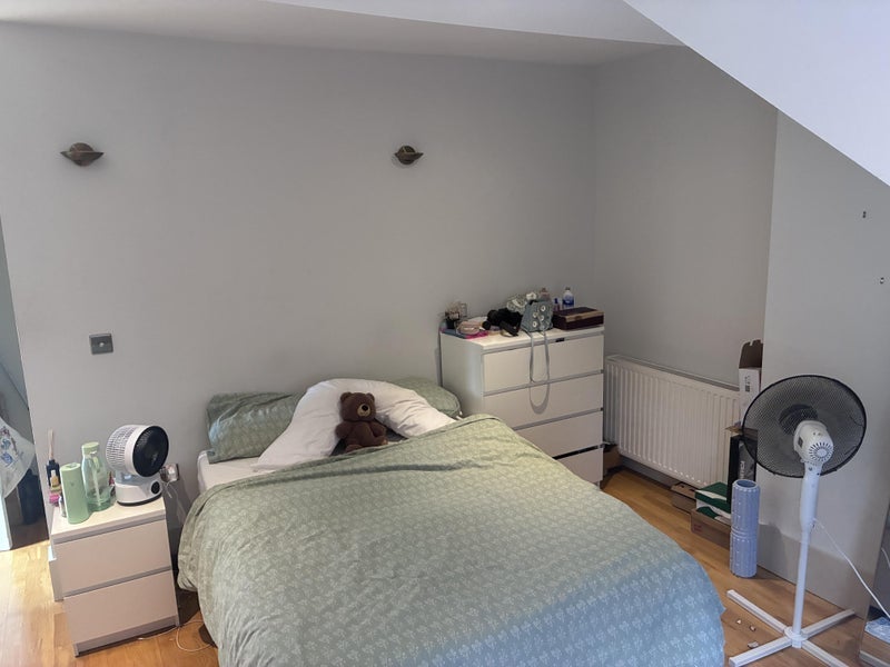 Room Broadhurst Gardens in Greater London