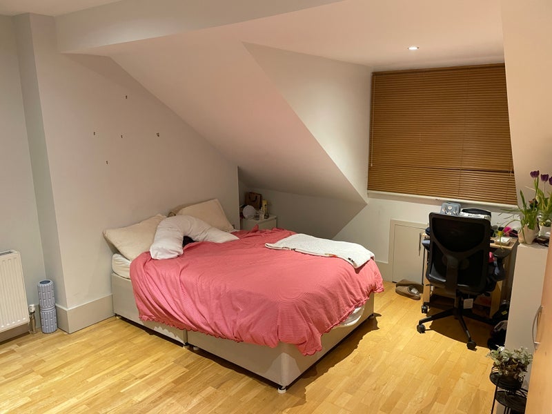 Room Broadhurst Gardens in Greater London