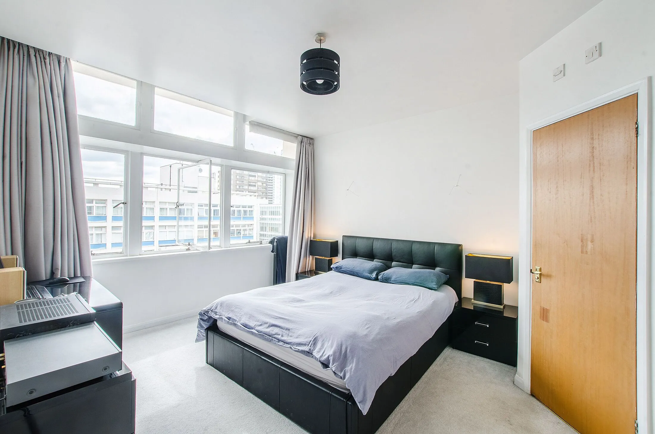 Flat Newington Causeway in Greater London