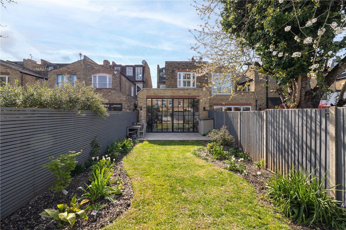 House Lysia Street in Greater London