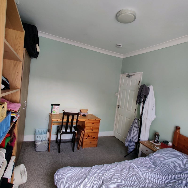 Room Newlyn Road in Greater London