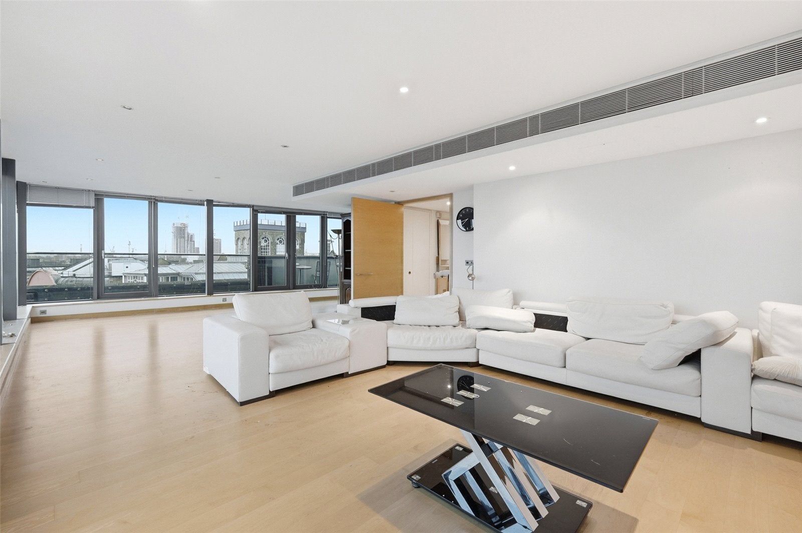 Flat Shad Thames in Greater London