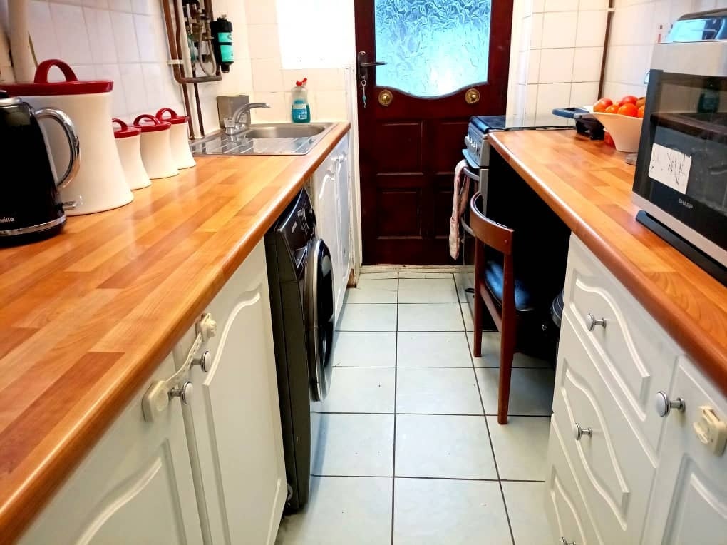 Room Valence Avenue in Greater London