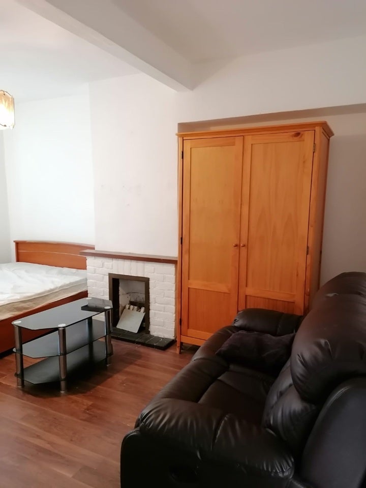 Room Valence Avenue in Greater London