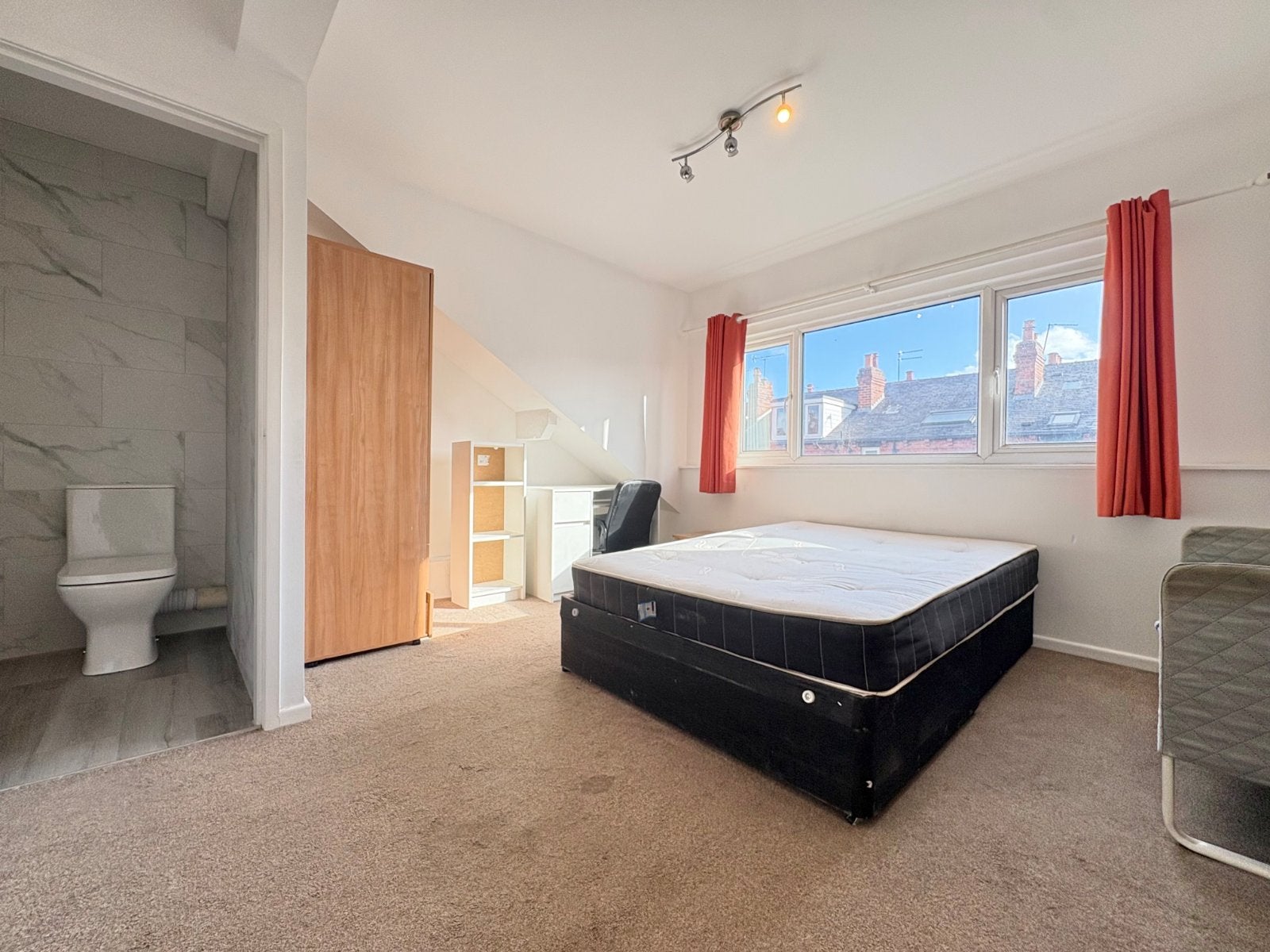Room Bentley Mount in Leeds