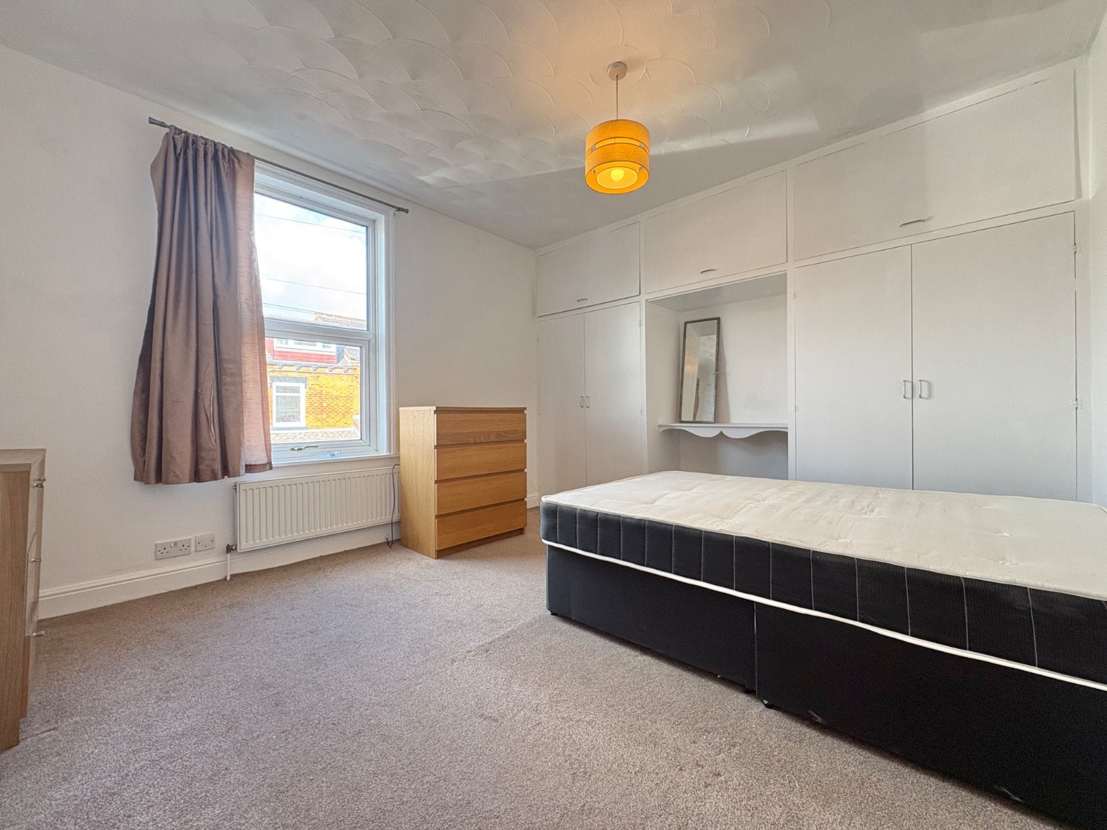 Room Bentley Mount in Leeds