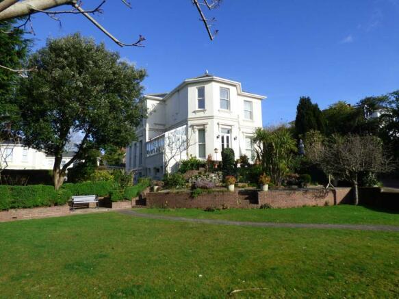Flat Roundham Road in Paignton