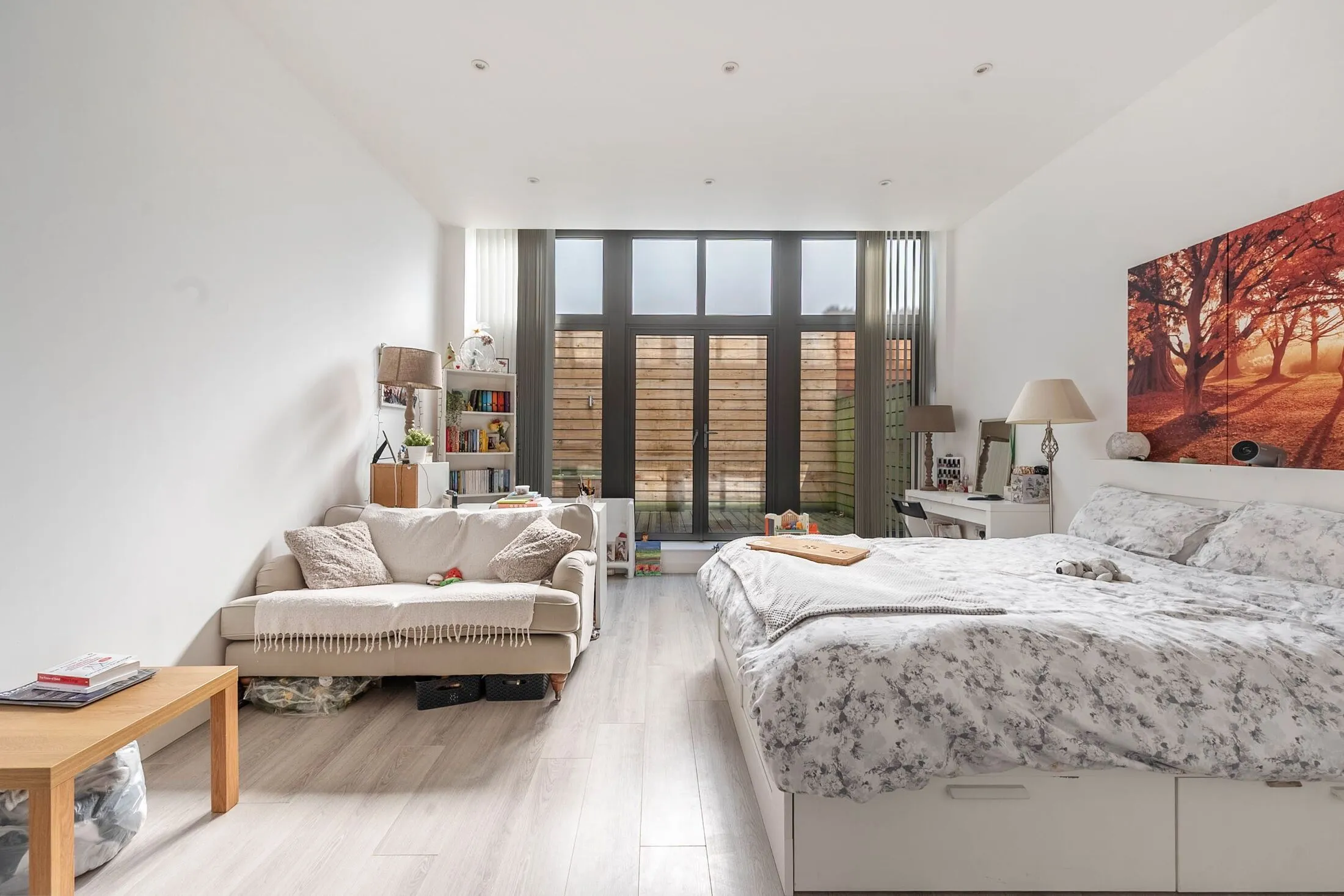 Flat Imperial Drive in Greater London