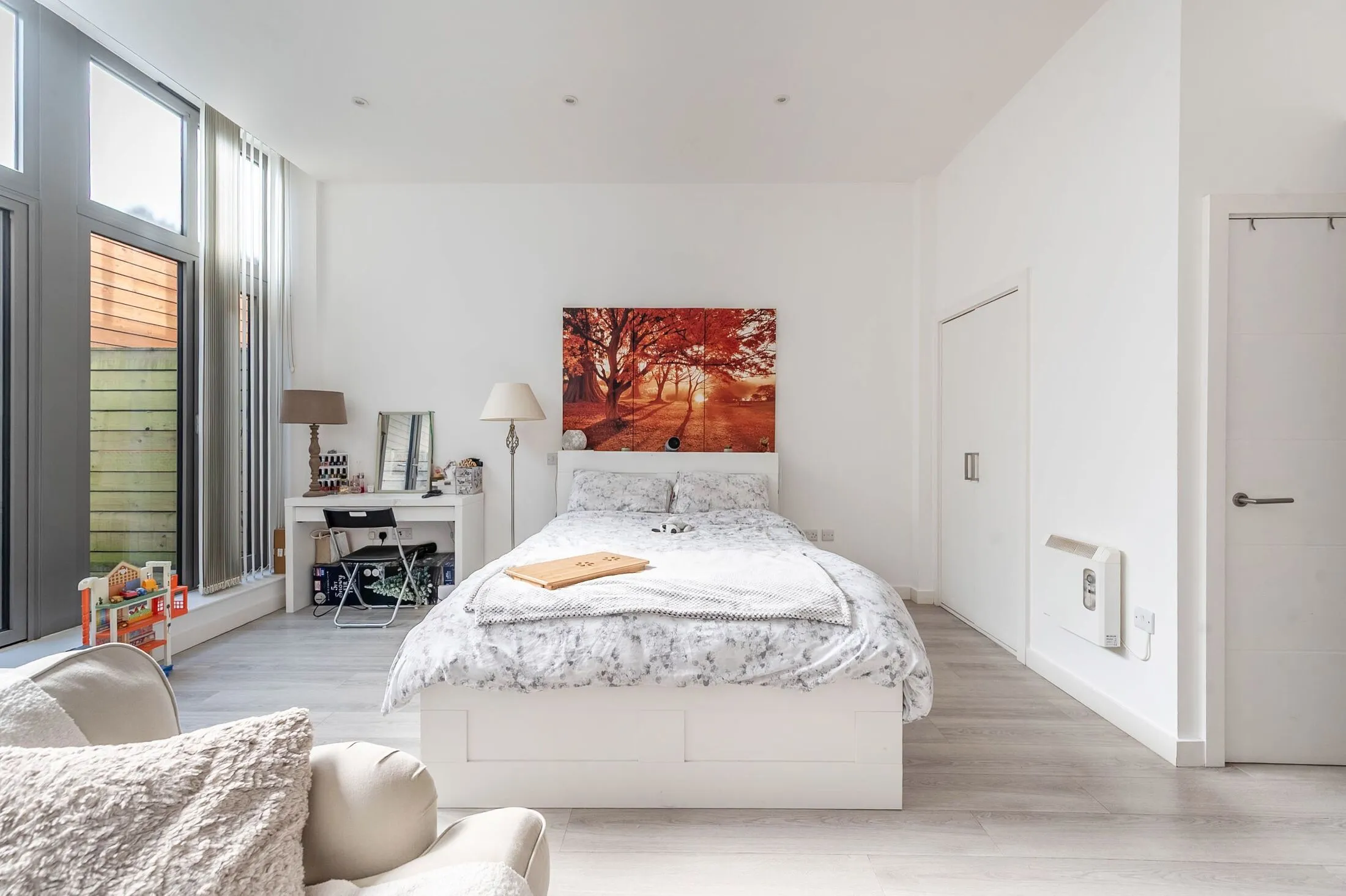 Flat Imperial Drive in Greater London