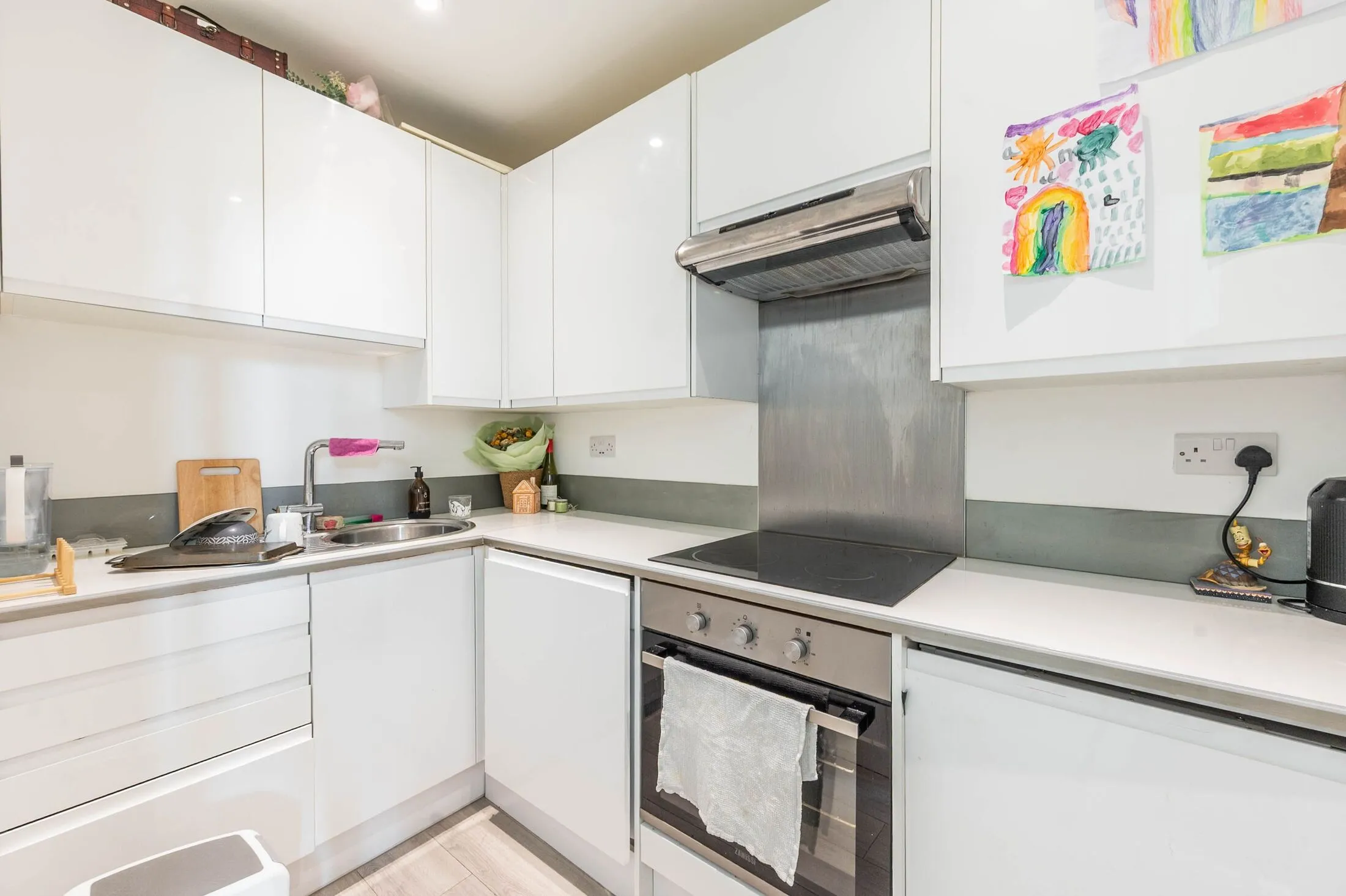 Flat Imperial Drive in Greater London