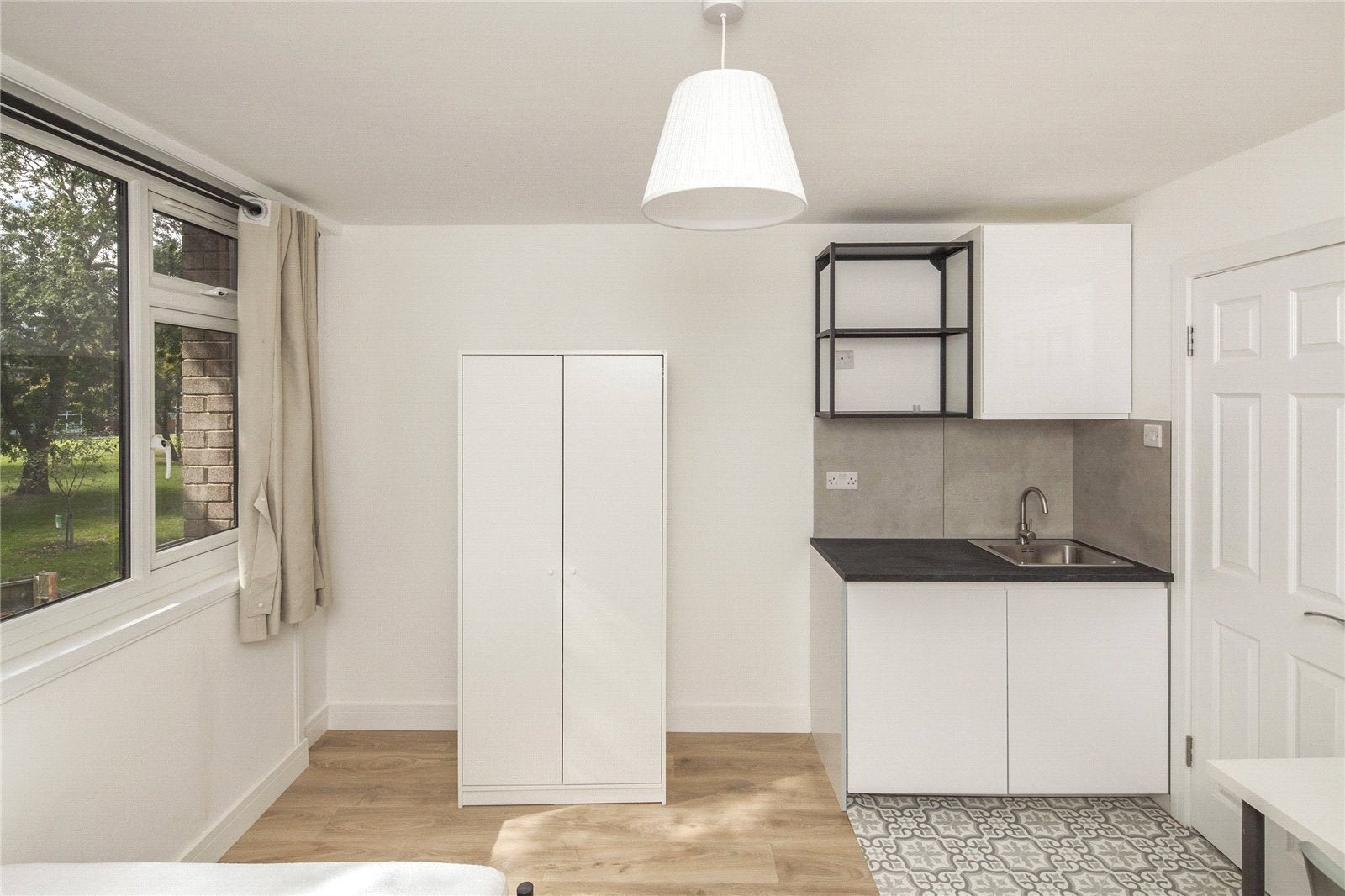 Room Coburg Crescent in Greater London