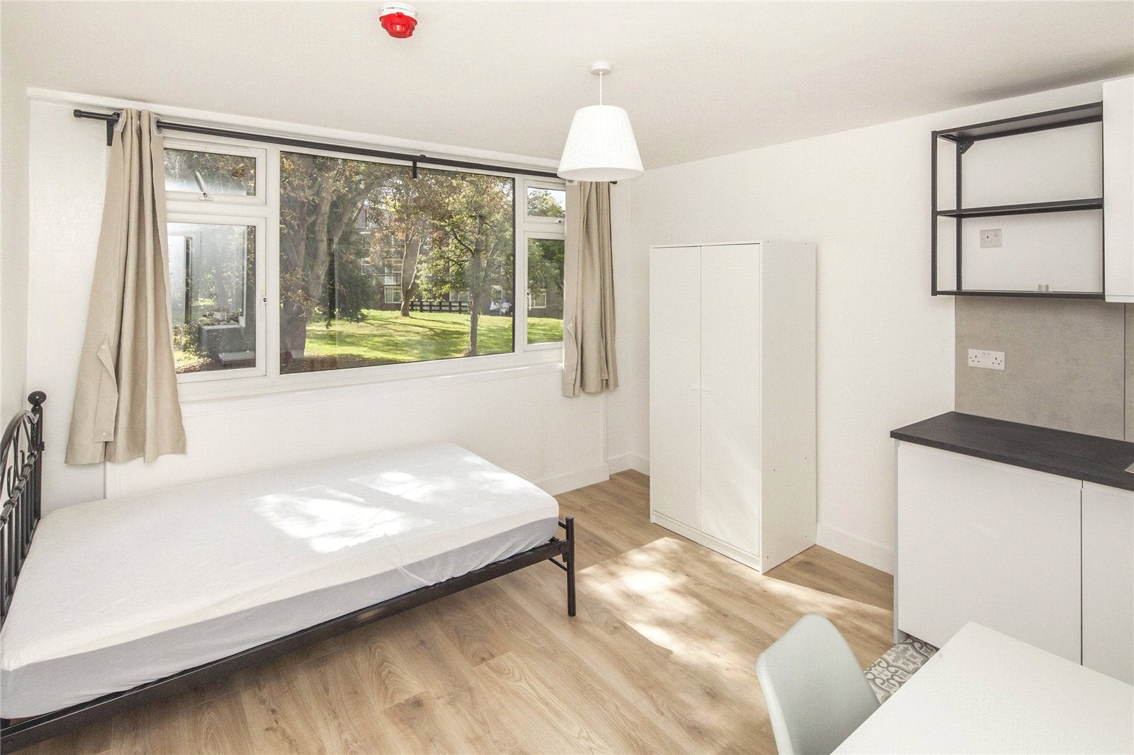 Room Coburg Crescent in Greater London