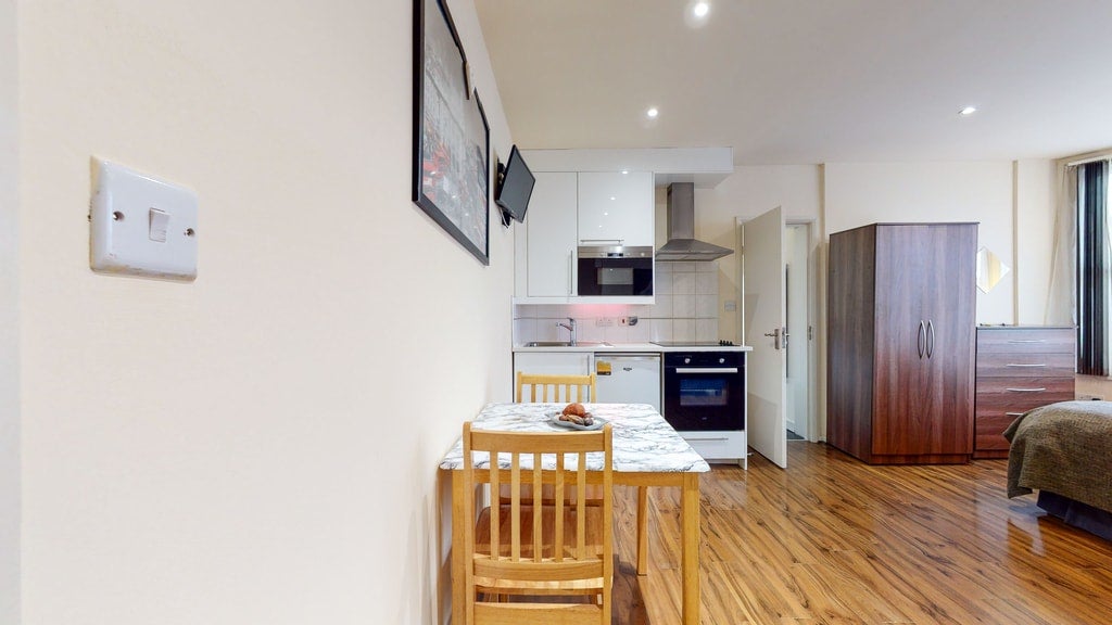 Flat Cranhurst Road in Greater London
