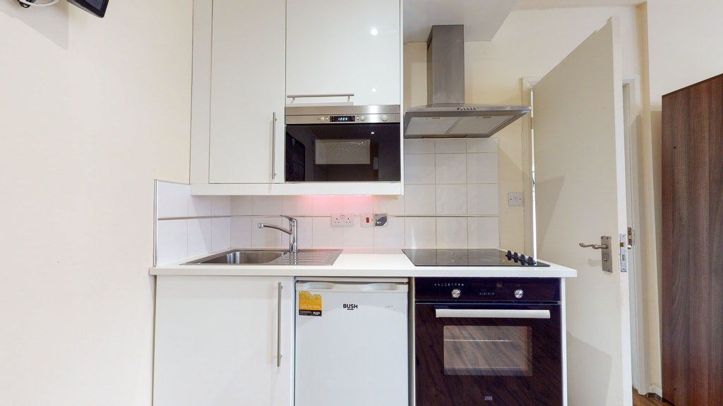 Flat Cranhurst Road in Greater London
