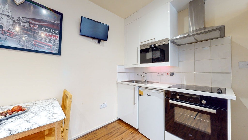 Flat Cranhurst Road in Greater London