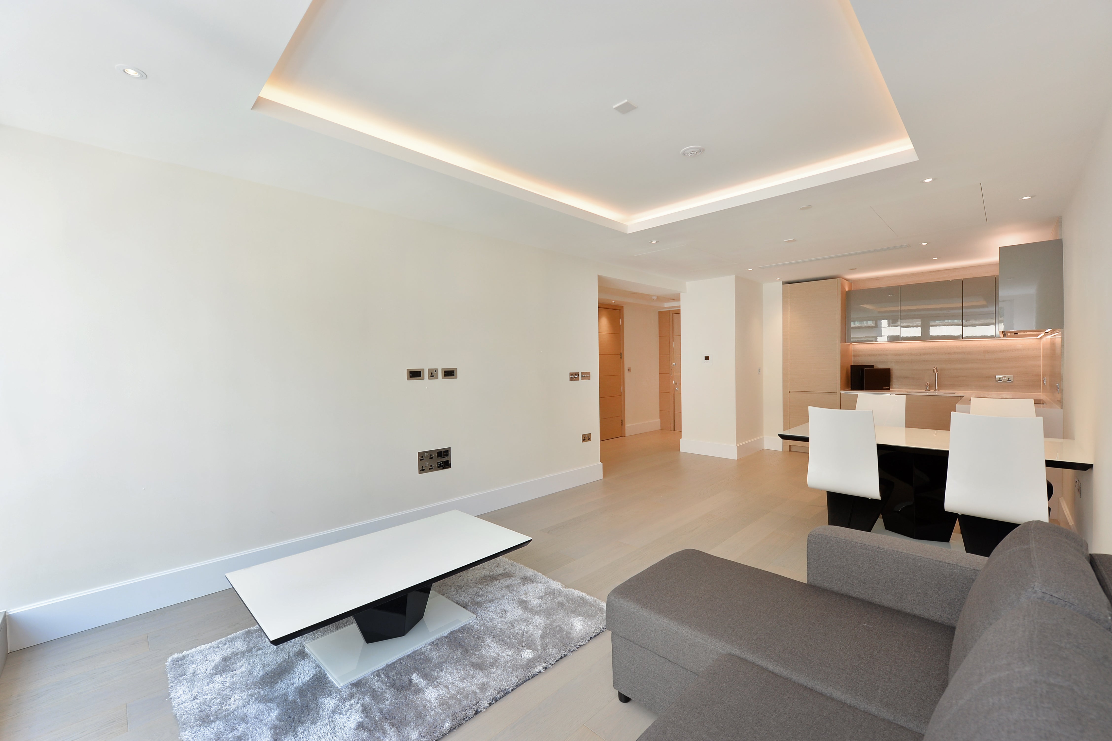 Flat Kensington High Street in Greater London