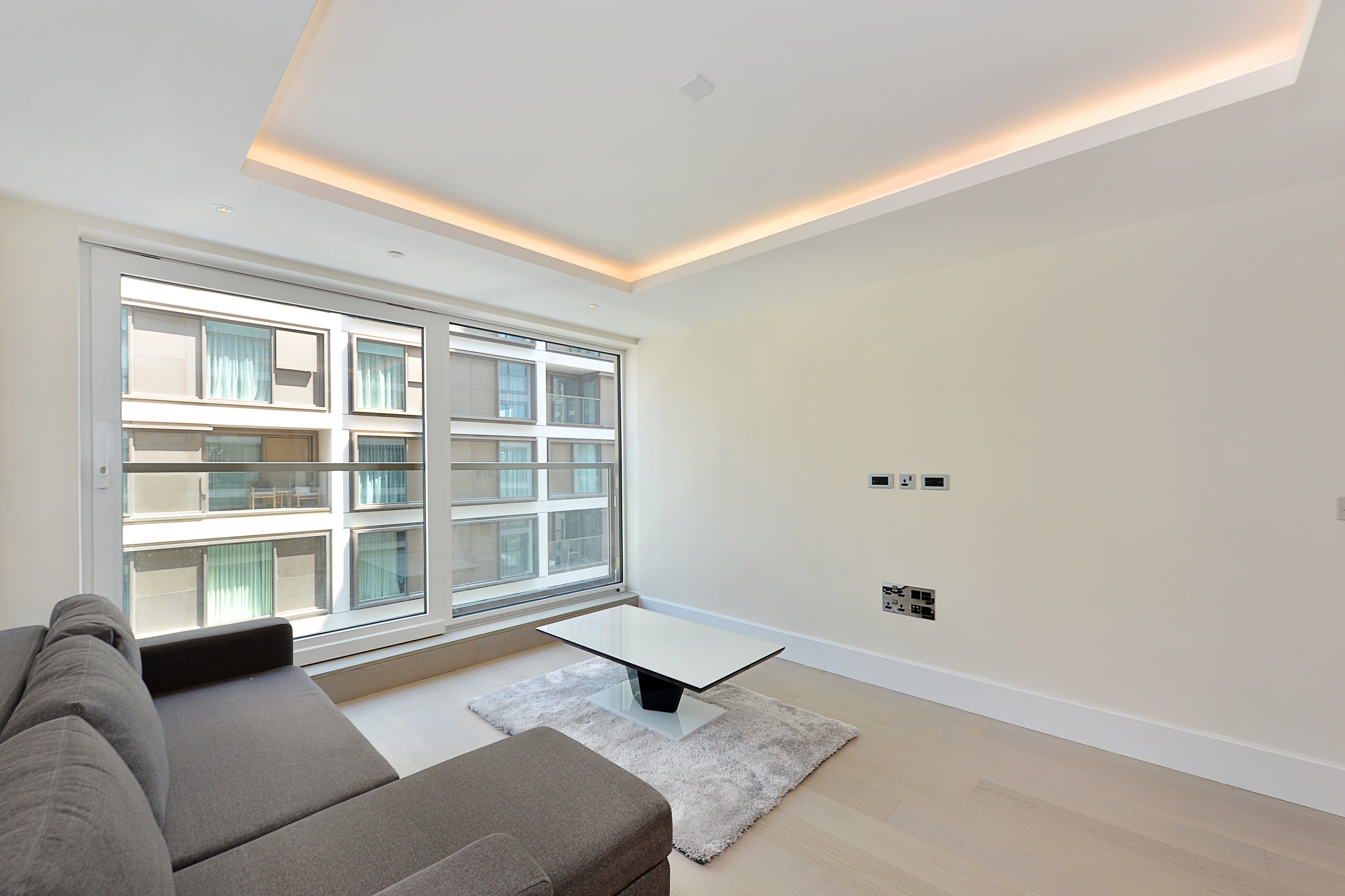 Flat Kensington High Street in Greater London
