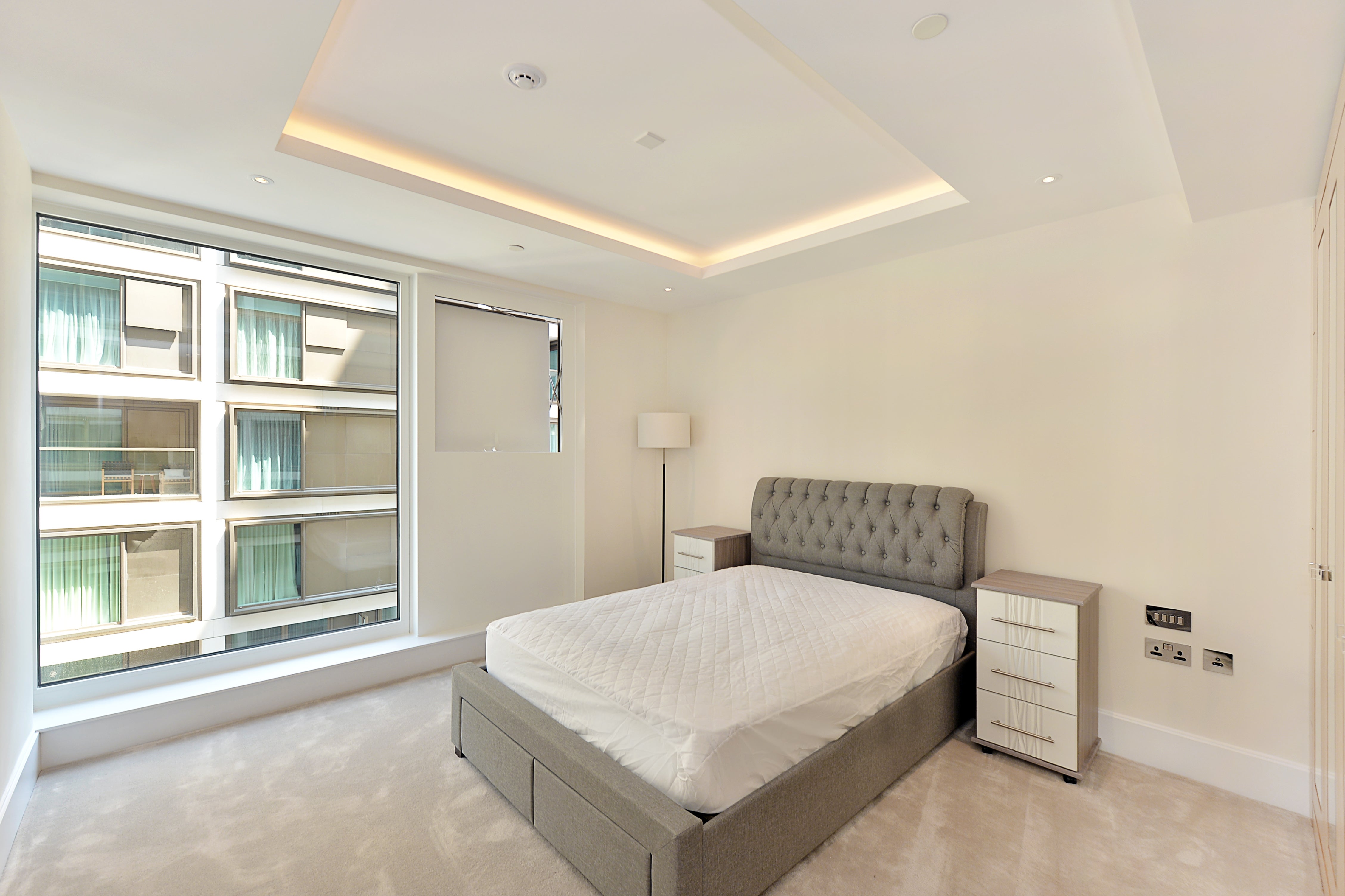 Flat Kensington High Street in Greater London
