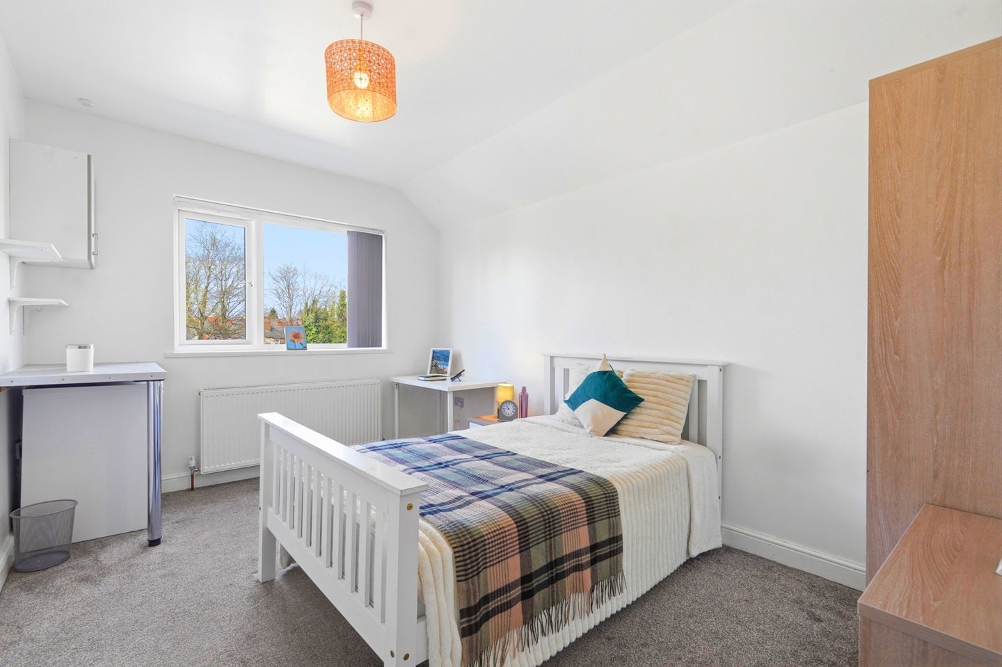 Room Willow Avenue in Birmingham