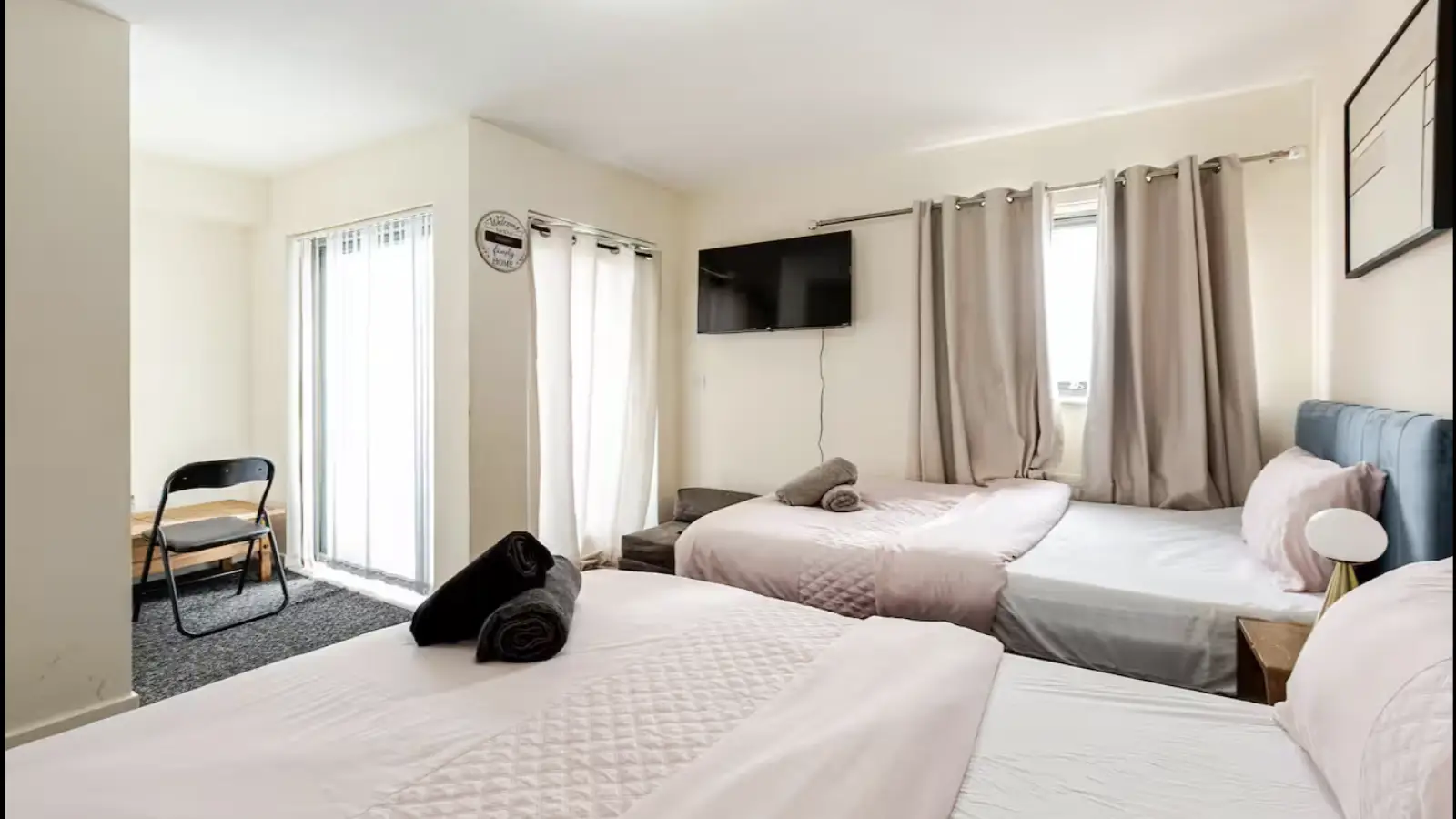 Flat Lawes Way in Greater London