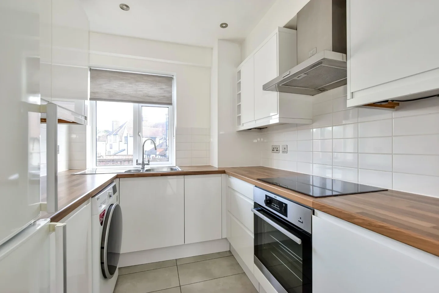 Flat Gregories Road in Beaconsfield