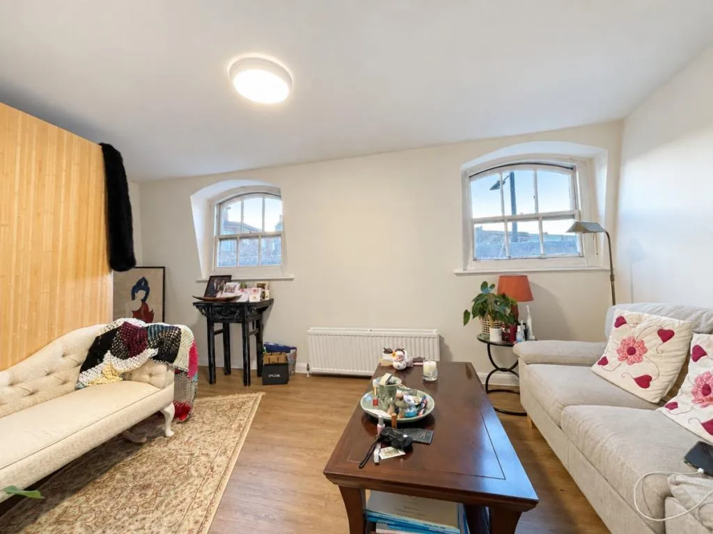 Flat Shacklewell Lane in Greater London