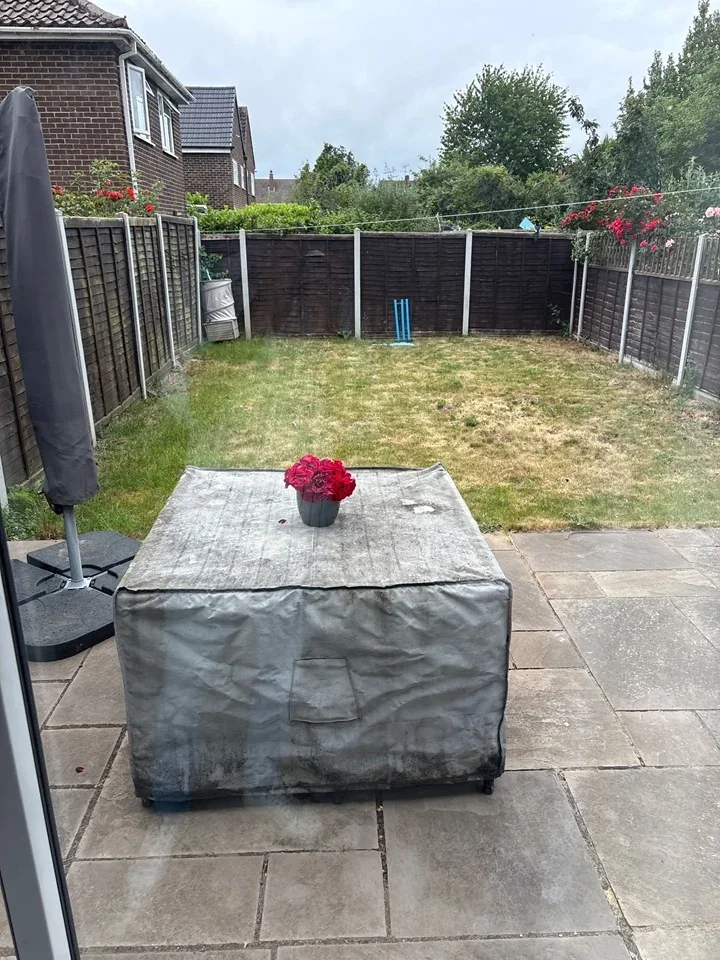 Room Clifton Close in Borough of Runnymede