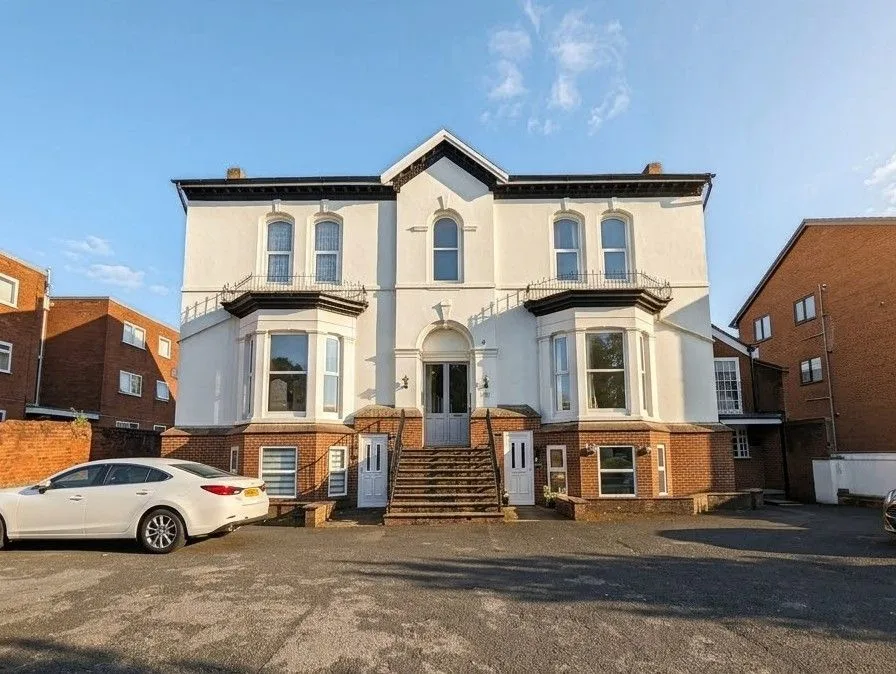 Flat Park Crescent in Southport