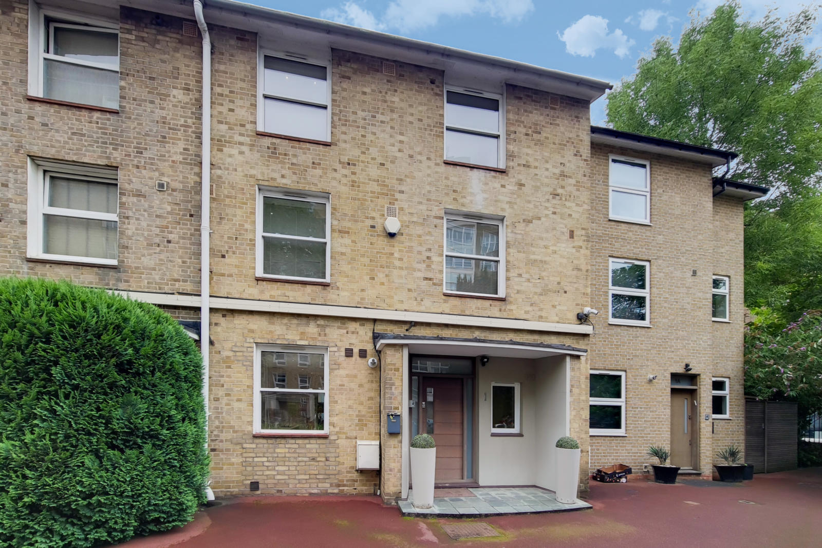 House Inverness Close in Cambridge