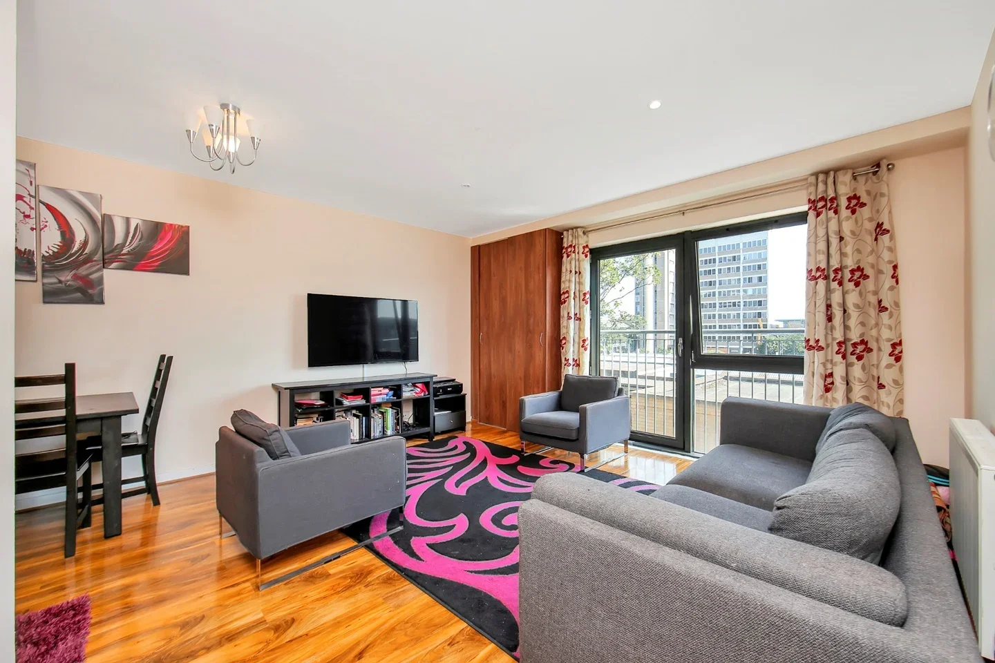 Flat Cambridge Road in Greater London