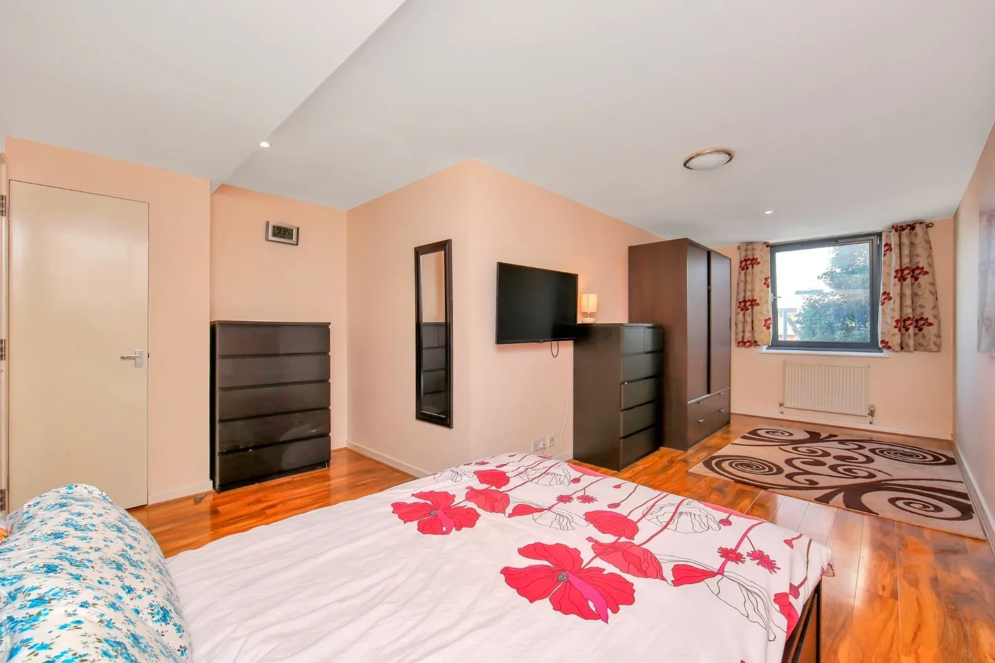 Flat Cambridge Road in Greater London