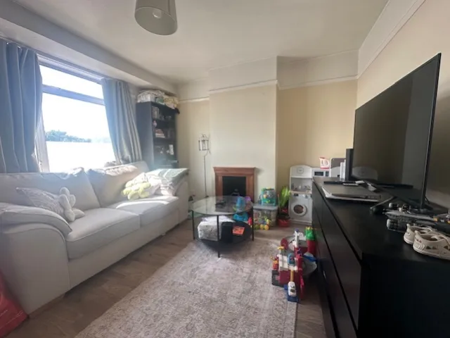 Flat Greaves Road in High Wycombe Community Board