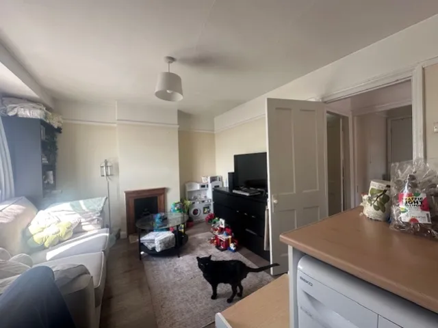 Flat Greaves Road in High Wycombe Community Board