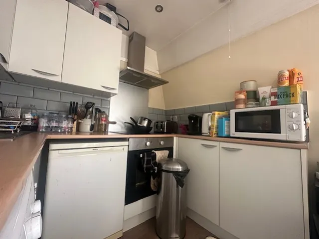 Flat Greaves Road in High Wycombe Community Board