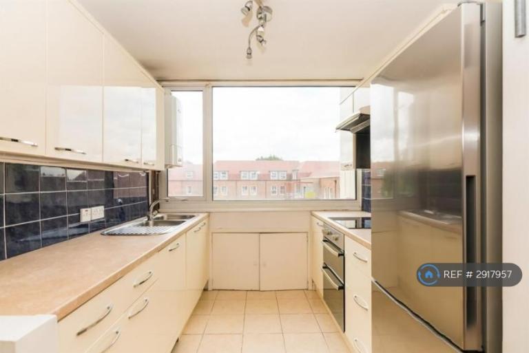Flat Ashley Lane in Greater London