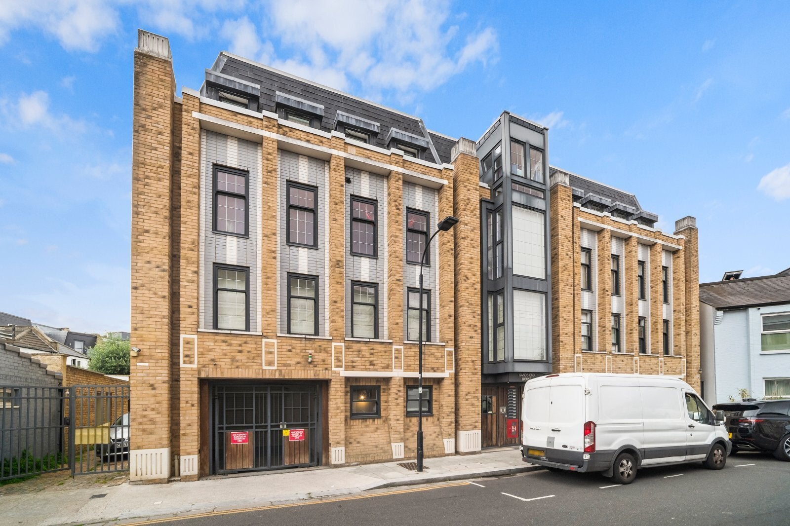 Flat Broughton Road in Greater London