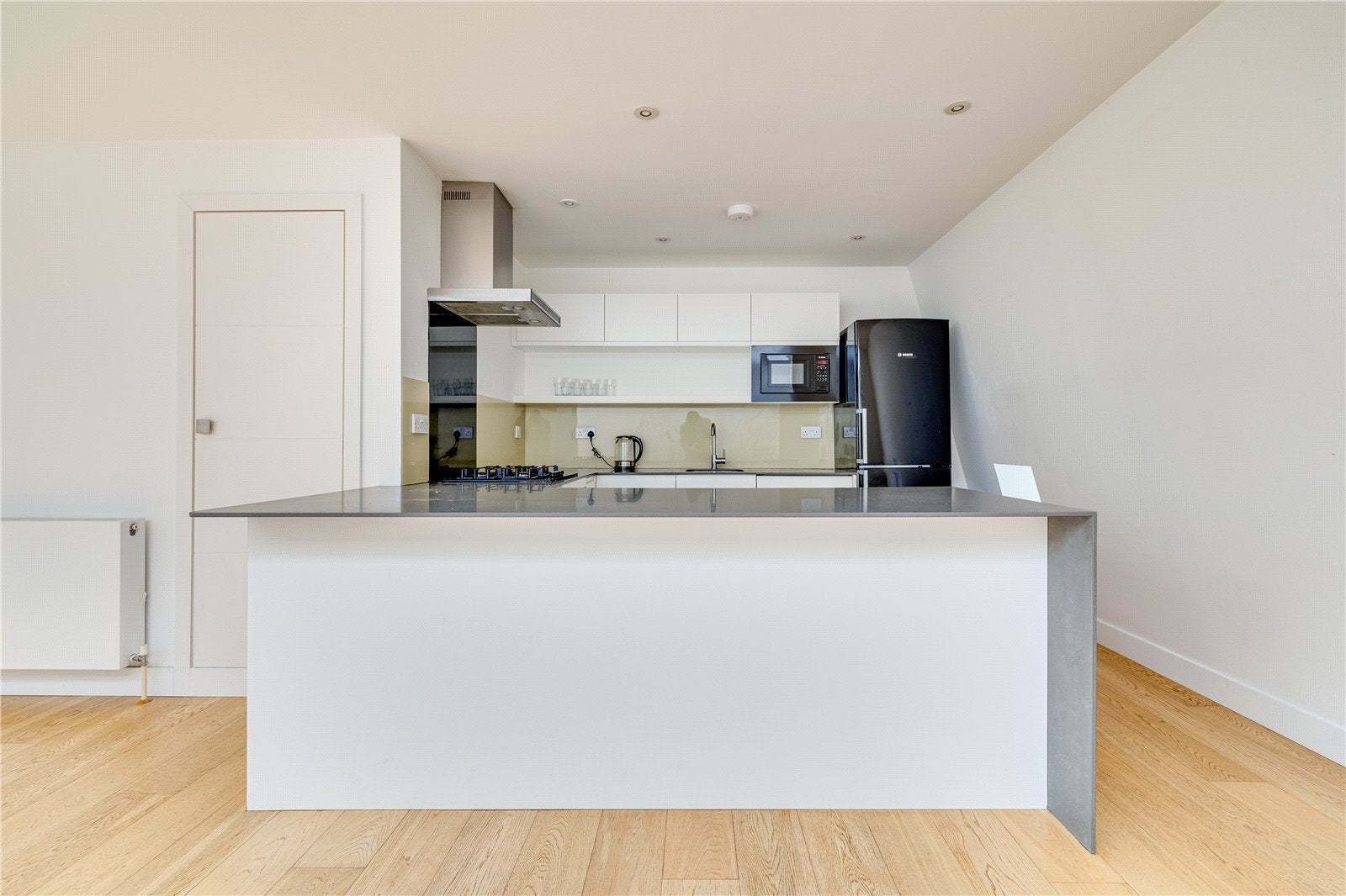 Flat Broughton Road in Greater London