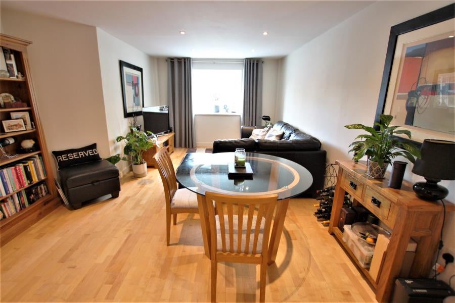 Flat Wild Bank Court in Woking
