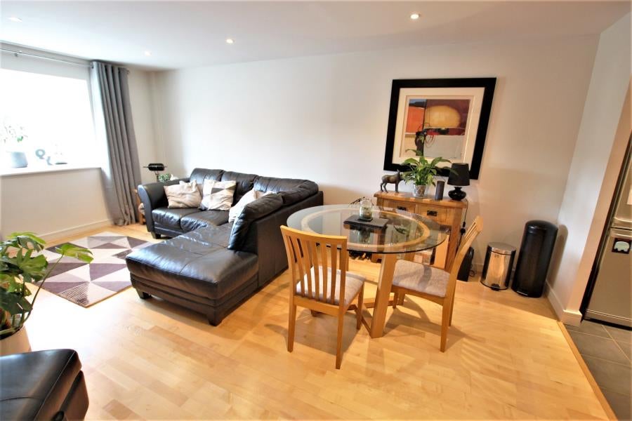 Flat Wild Bank Court in Woking