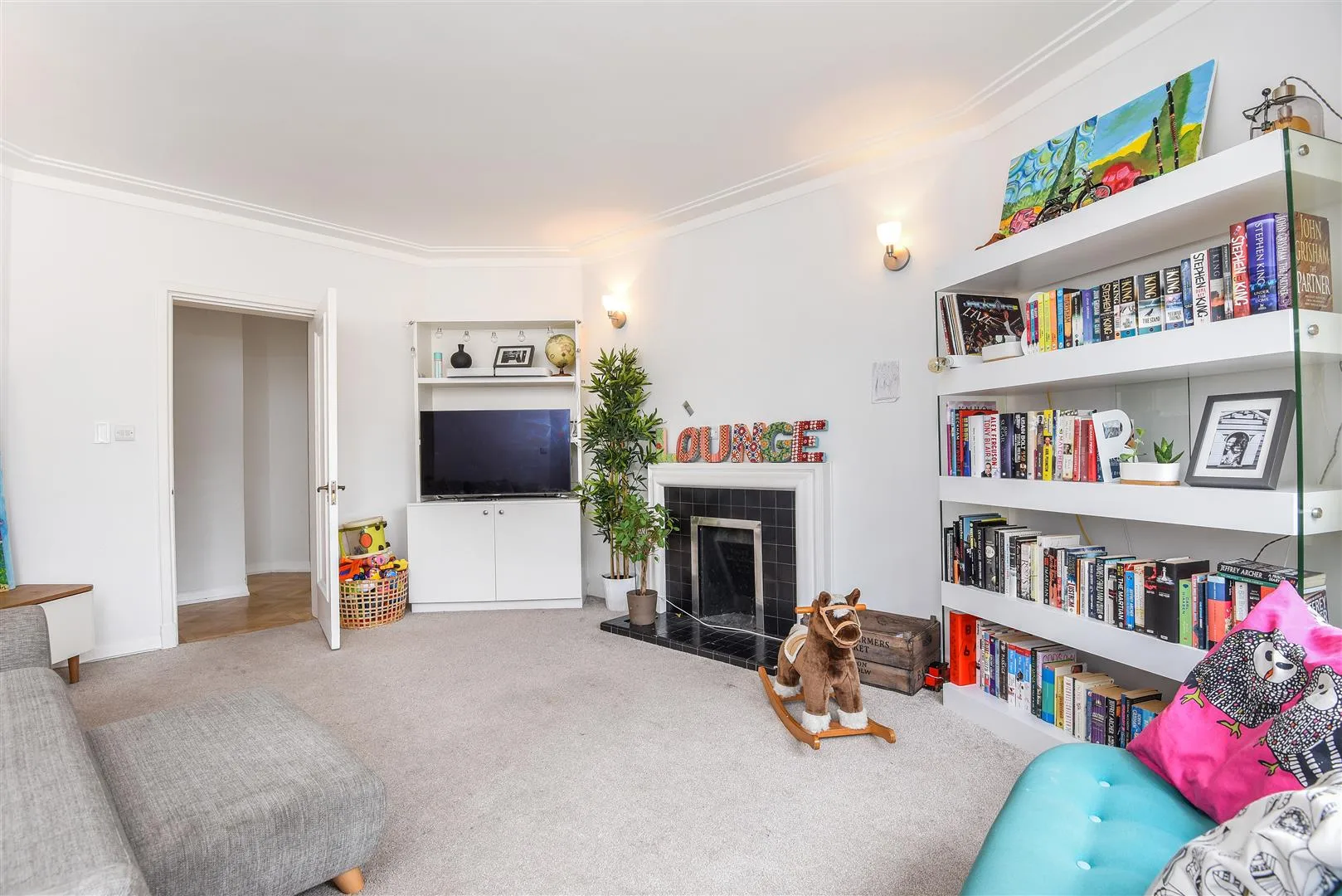 Flat Roehampton Close in Greater London